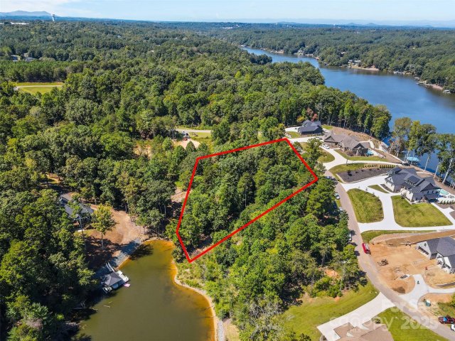 5743 Lake Pointe Drive active home in Waterfront Harbor, Granite Falls, NC