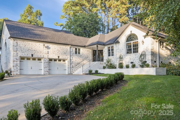 627 Beaten Path Road sold home in Shavenders Bluff, Mooresville, NC