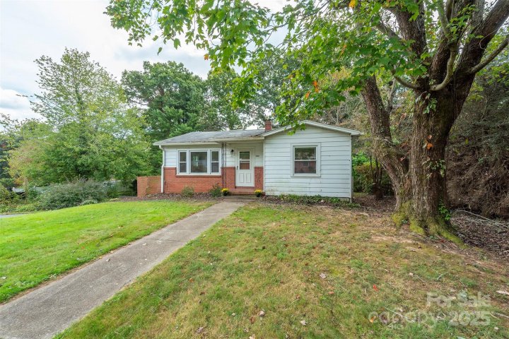 204 Northeast Avenue sold home in Grovemont, Swannanoa, NC