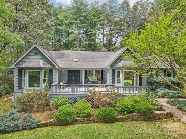 365 Old Town Way sold home in Woodhaven, Hendersonville, NC