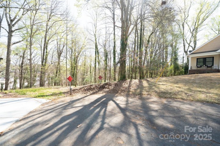 534 Pierson Drive pending home in Oakhurst, Charlotte, NC