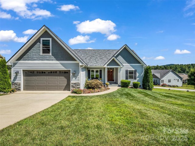 492 Blacksmith Run Drive sold home in Vista at Blacksmith Run, Hendersonville, NC