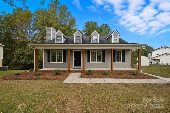 3807 Broomstraw Court sold home in Glenwood Manor, Matthews, NC