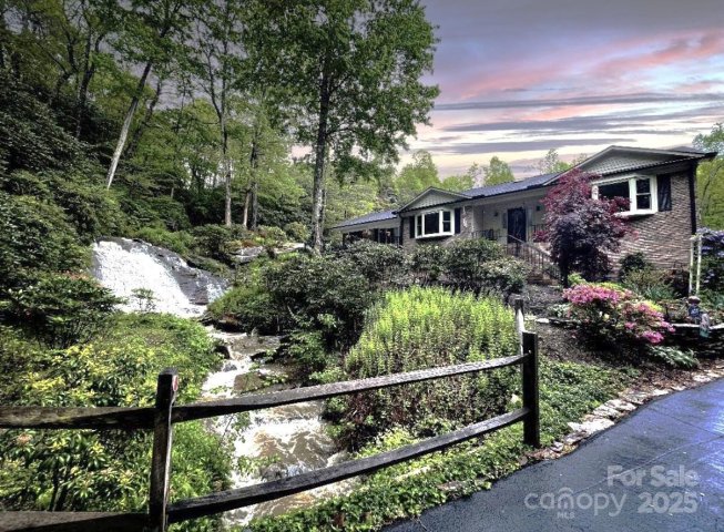 439 Deerhaven Lane sold home in Haywood Knolls, Hendersonville, NC