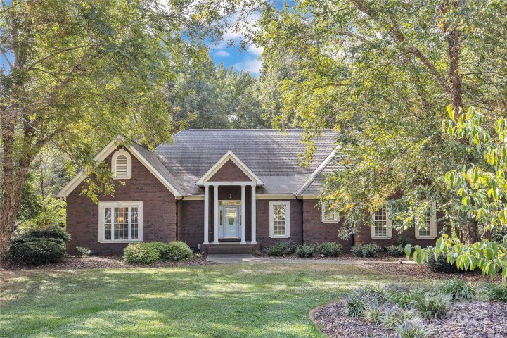 322 W Glenview Drive pending home in Forest Glen, Salisbury, NC