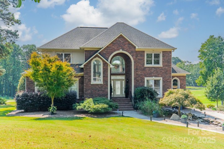 8030 Ravenwood Lane sold home in Cowans Ford Country Club, Stanley, NC