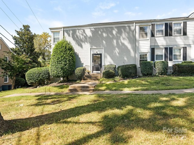 431 Wakefield Drive B sold home in Selwyn Village, Charlotte, NC