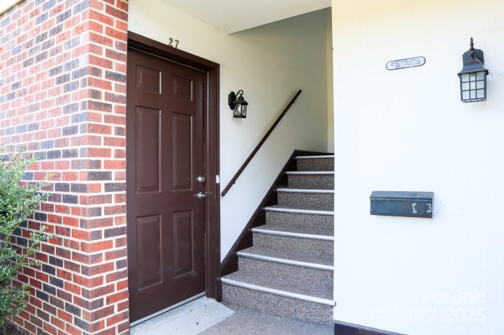 525 12th Street 27 sold home in Grandview Terrace, Hickory, NC