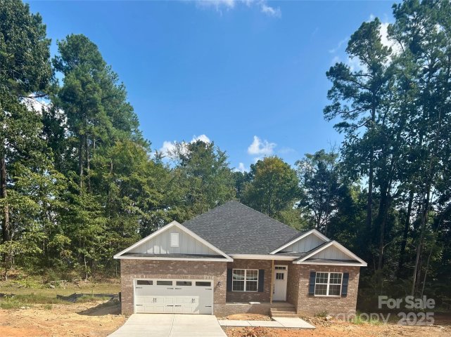2913 Waterford Lane pending home in Crystal Village, Albemarle, NC
