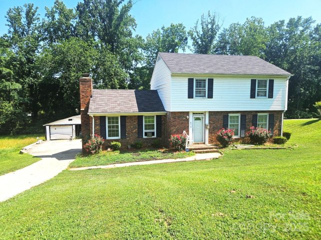 6713 Somersworth Drive sold home in Hampshire Hills, Charlotte, NC