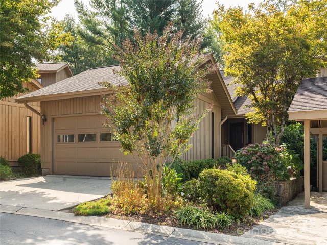 Homes in The Oaks, Hendersonville