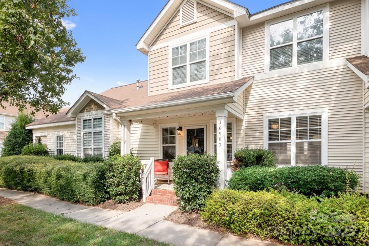 16907 Bridgeton Lane sold home in Townhomes at Birkdale Village, Huntersville, NC