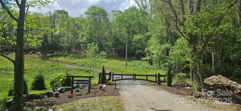 A home in Clear Creek, Newland