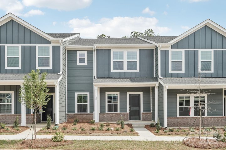104 Ciara Place active home in Crossrail, Mooresville, NC