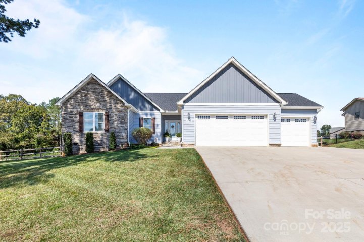 198 Castle Pines Lane sold home in Castlegate, Statesville, NC