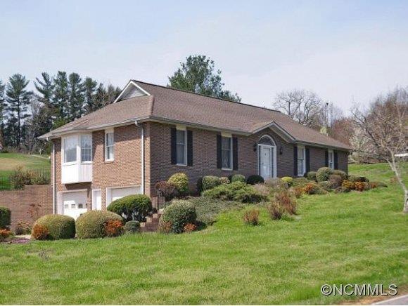 17 Amber Drive sold home in Bannerwood, Horse Shoe, NC