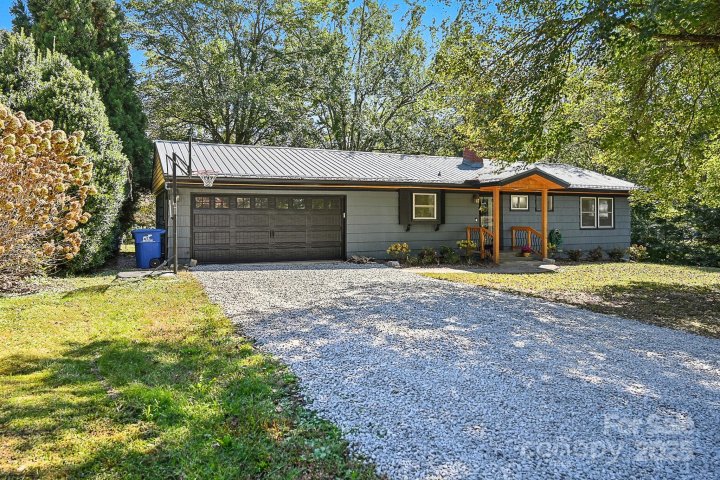 204 Stonewall Avenue sold home in Grovemont, Swannanoa, NC