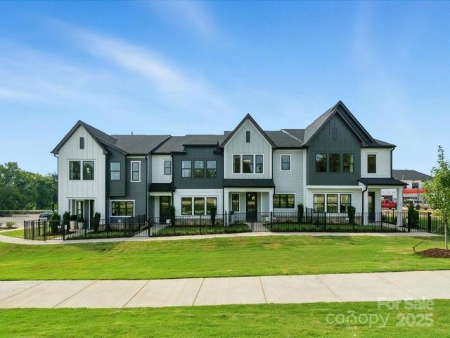 455 Nash Street pending home in Southbridge, Fort Mill, SC