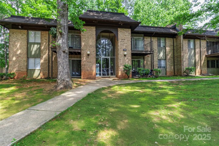 338 Orchard Trace Lane sold home in Orchard Trace, Charlotte, NC