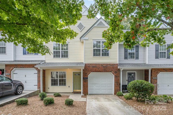 8725 Robinson Forest Drive sold home in Tyler Woods, Charlotte, NC