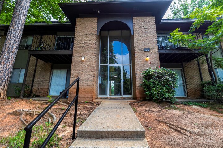 326 Orchard Trace Lane sold home in Orchard Trace, Charlotte, NC