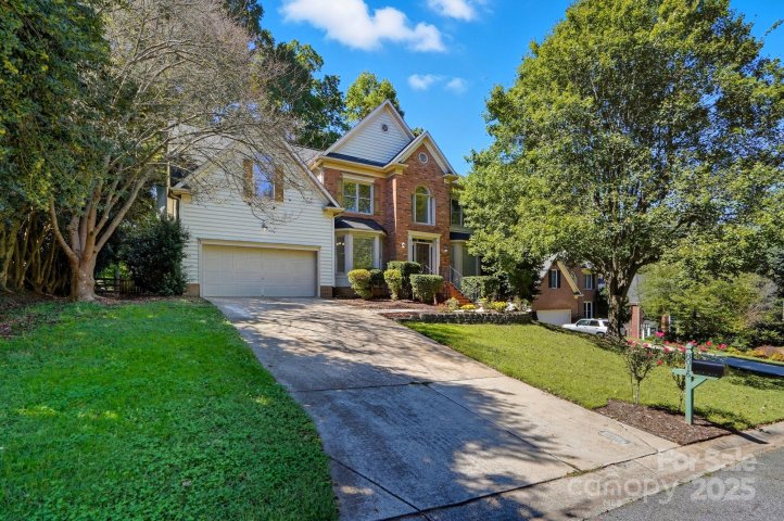 8016 Painted Pony Court pending home in Harrington Woods, Charlotte, NC