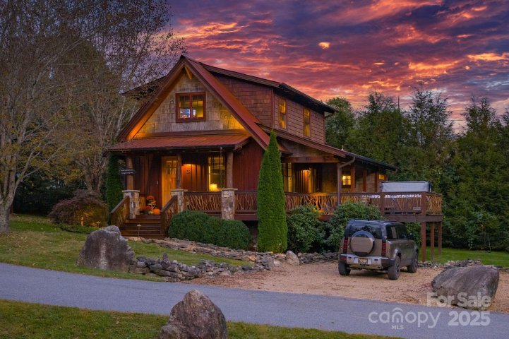 56 Eagle Cottage Lane pending home in The Lodges At Eagles Nest, Banner Elk, NC