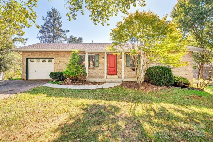 9 Guinevere Court sold home in Camelot, Asheville, NC