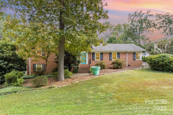 3801 Barclay Downs Drive sold home in Barclay Downs, Charlotte, NC