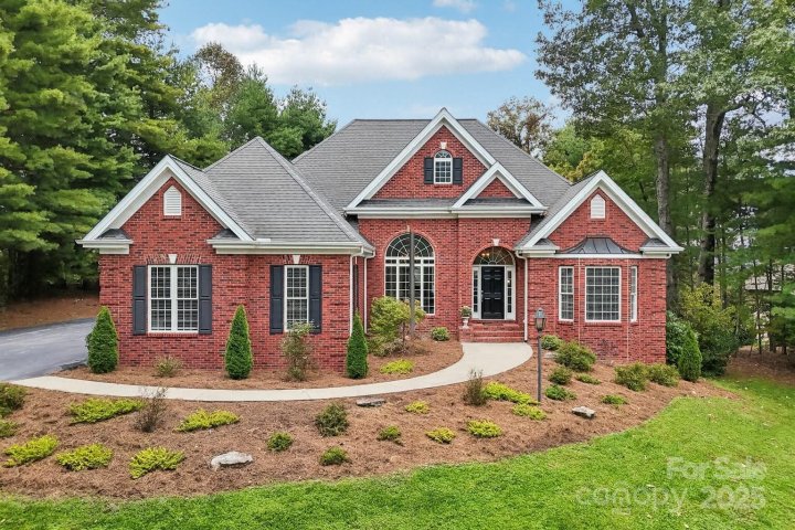 310 Sweetbriar Drive sold home in Wilson Farm, Hendersonville, NC