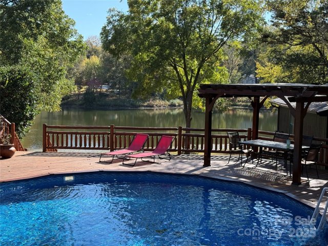 1011 Lakeshore Drive sold home in Paradise Point, Belmont, NC