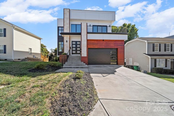 413 Coxe Avenue pending home in Smallwood, Charlotte, NC