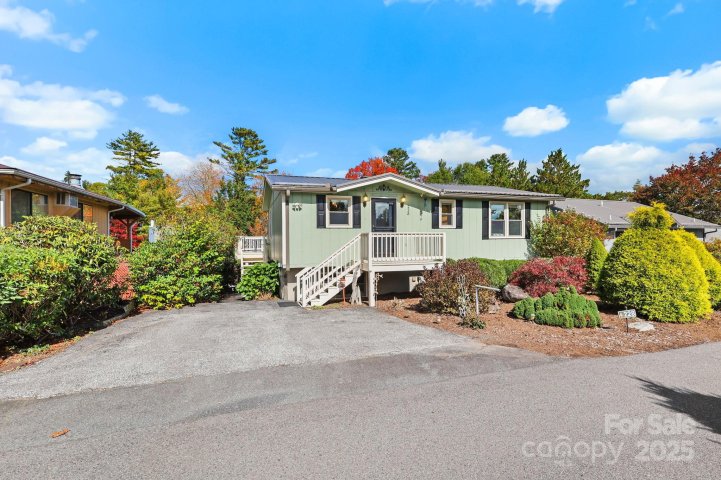 228 Snowshoe Loop active home in Linville Land Harbor, Newland, NC
