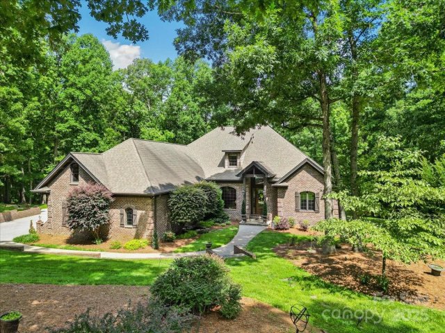 562 Rocky Cove Lane active home in The Springs At High Rock, Denton, NC