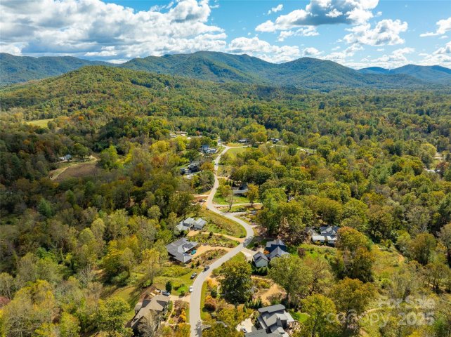 18 Towering Oaks Lane sold home in Sovereign Oaks, Asheville, NC