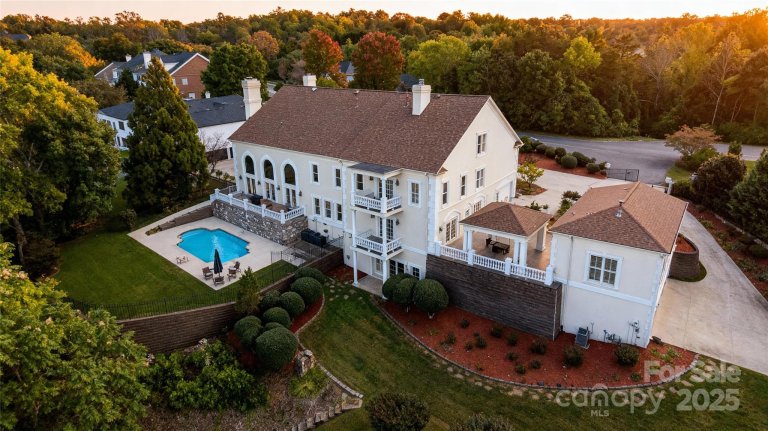 822 36th Avenue Place sold home in Governors Harbour, Hickory, NC