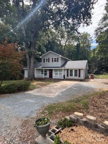 900 Sharon Drive sold home in Hillcrest, Waxhaw, NC