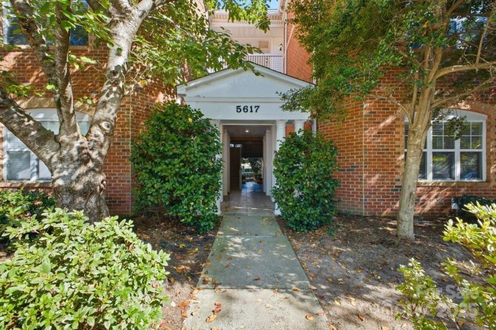 5617 Fairview Road #6 sold home in Wren Crest, Charlotte, NC