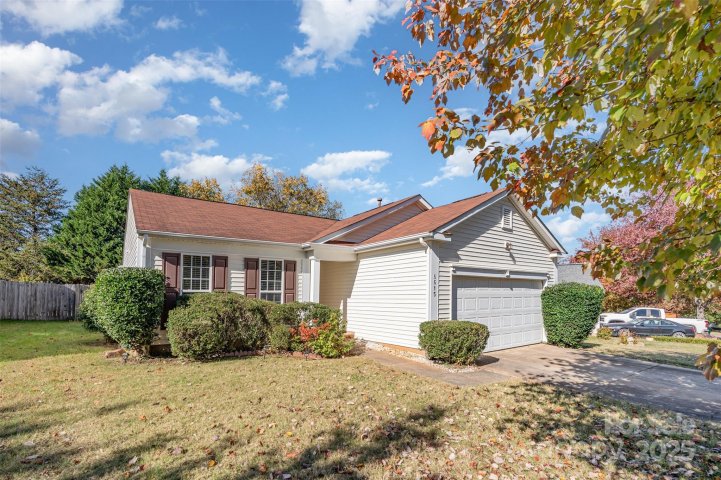 6615 Wandering Creek Drive sold home in Oakdale Green, Charlotte, NC