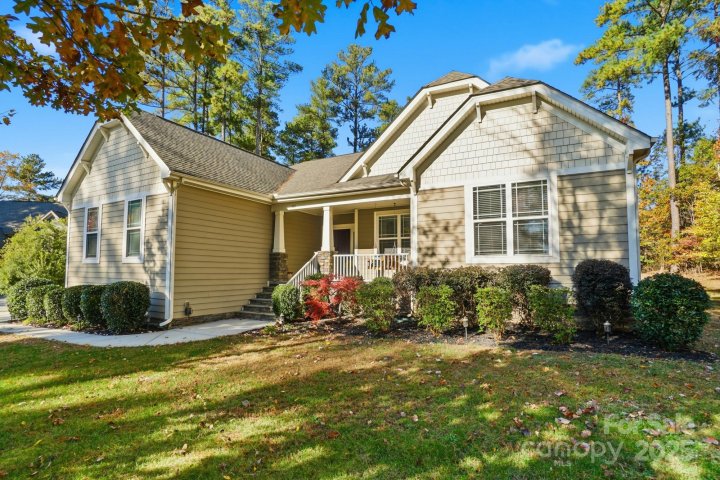 121 Skip Jack Point Court sold home in Chesapeake Pointe, Mooresville, NC