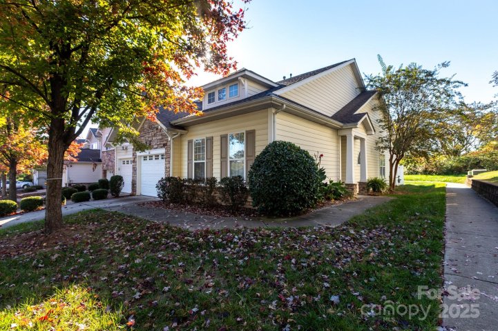 300 Park View Drive sold home in Waters Edge, Belmont, NC