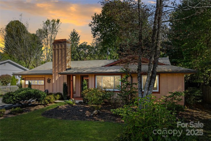 9 Glen Meadows Road sold home in Glen Meadows, Arden, NC