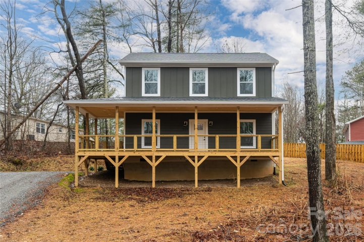 204 Cascade Ridge Road pending home in Cascade Ridge, Fairview, NC