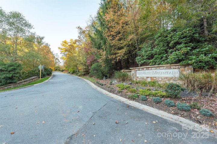 510 Sweetspire Ridge active home in Reynolds Mountain, Asheville, NC
