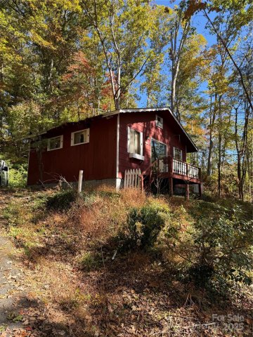 202 Lyndhurst Drive pending home in Greater Druid Hills, Hendersonville, NC
