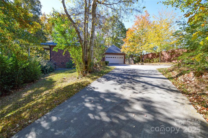 785 Rothmoor Drive sold home in Woodcreek, Concord, NC