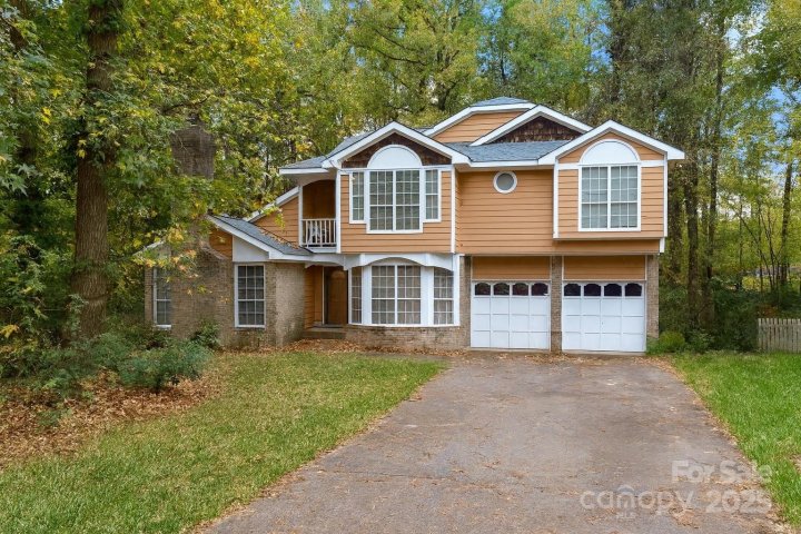 9005 Louvaine Drive sold home in Deerhurst, Charlotte, NC