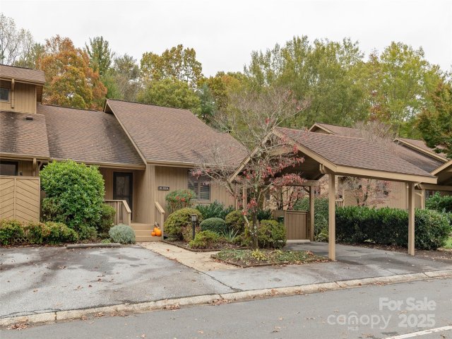 606 Red Oak Drive active home in The Oaks, Hendersonville, NC
