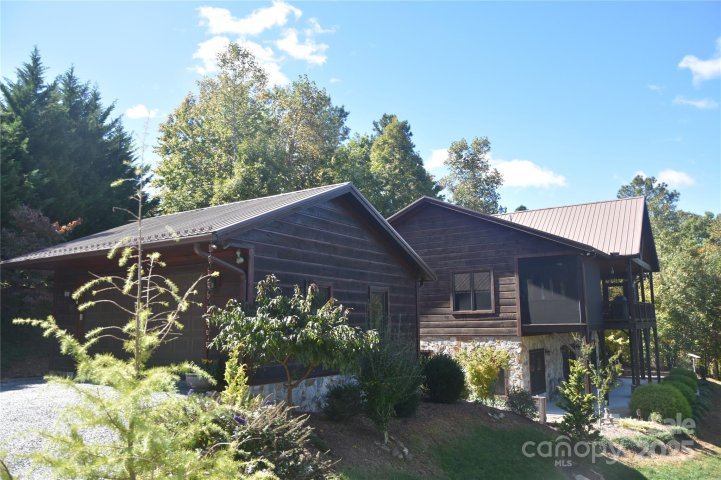 80 Grandview Loop pending home in Grandview Peaks, Nebo, NC