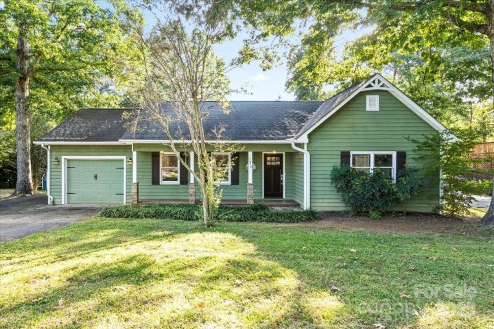 7918 Sarah Drive sold home in Lakehaven Estates, Denver, NC